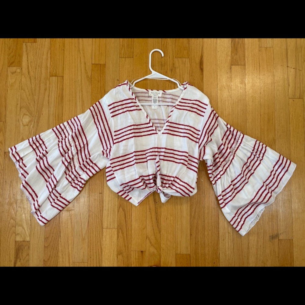 Bell sleeve shirt